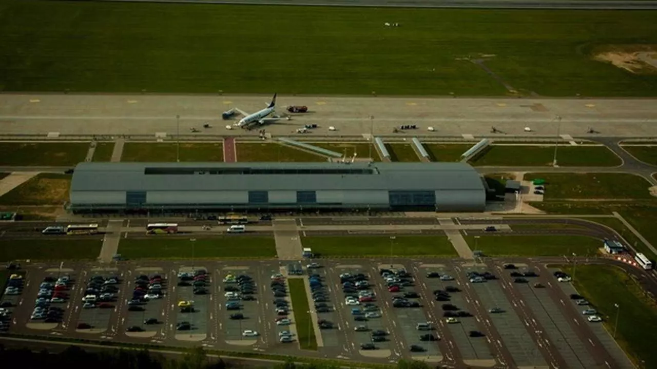 Аэропорт варшавы модлин - терминалы схемы, как добраться из аэропорта в город на автобусе, на поезде или на такси