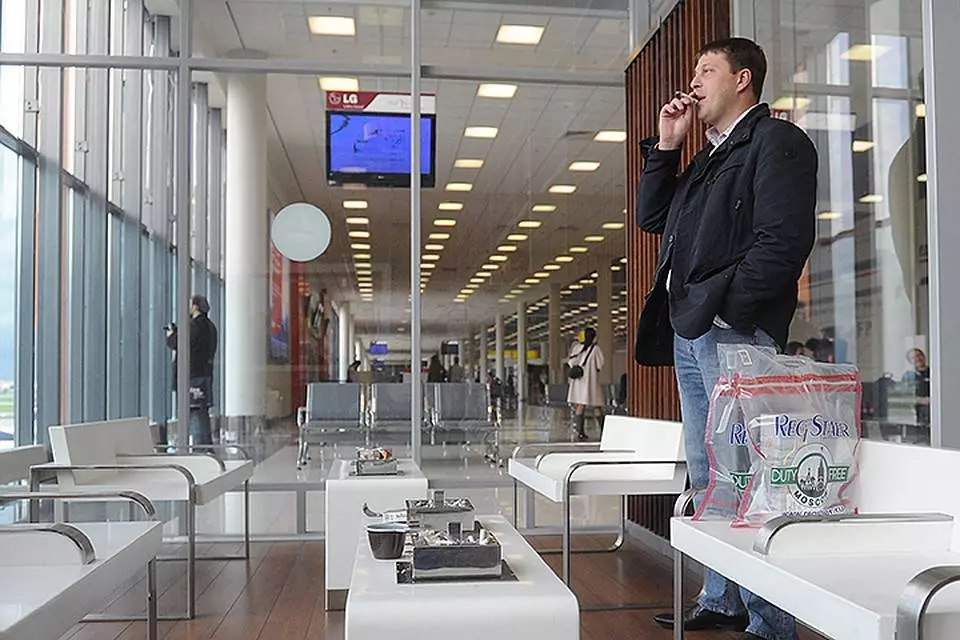 Курение в аэропортах 2022: можно ли? что будет? штрафы
