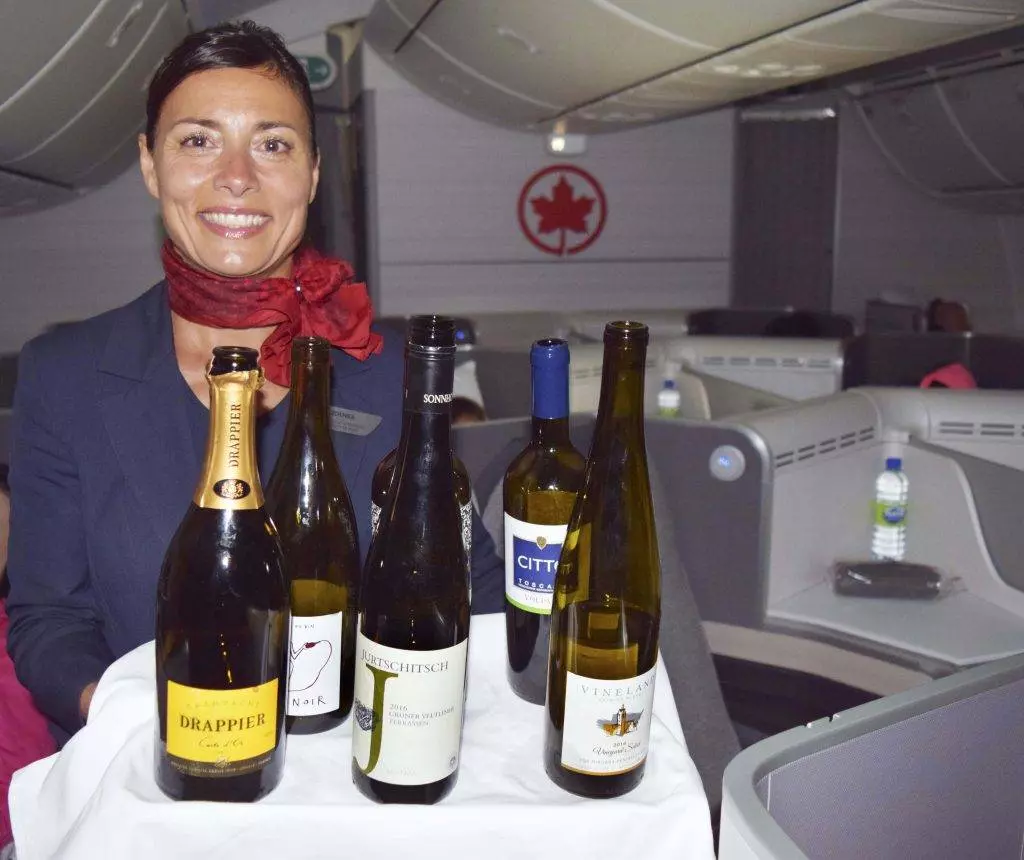 Лучшие способы пронести алкоголь в самолете: лайфхаки чтобы его не отобрали и не оштрафовали