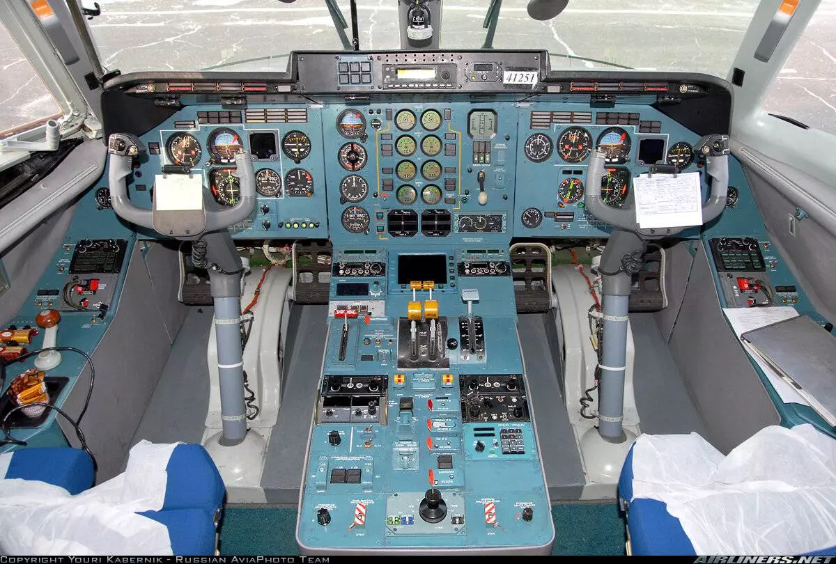 Туполев ту-134ак и ту-134 «балканы» – самолеты управления и воздушные командные пункты