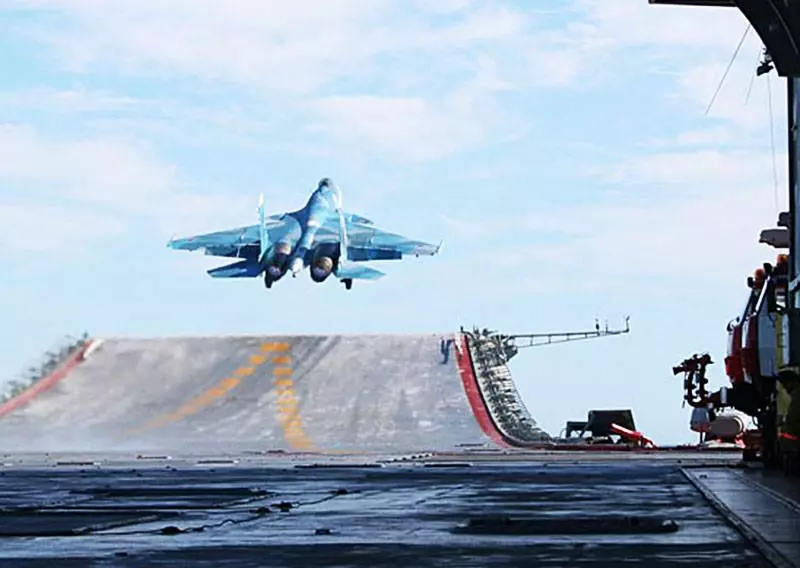 Крушение самолета на авианосце Адмирал Кузнецов