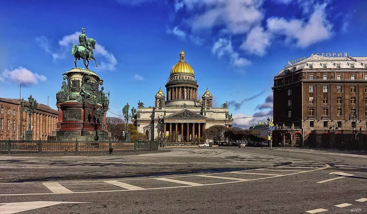 Исаакиевская площадь - одна из главных достопримечательностей санкт-петербурга