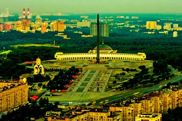Парк Победы, расположенный на Поклонной горе в Москве