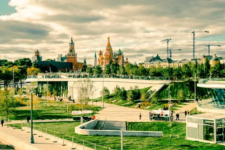 Парк «Зарядье» – современный городской парк в самом центре Москвы