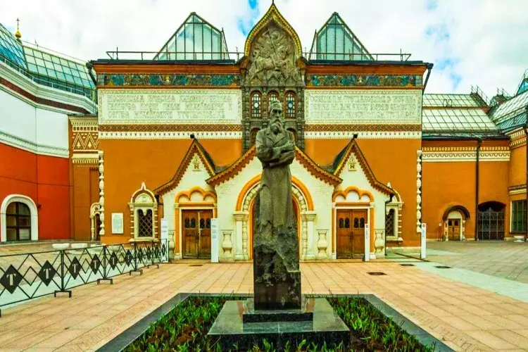 Одним из самых престижных и популярных музеев в Москве является Третьяковская галерея