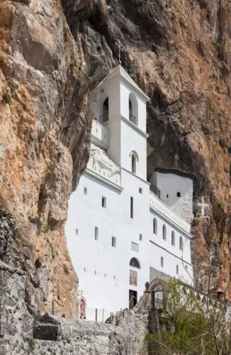 Острог монастырь в Черногории: история, достопримечательност