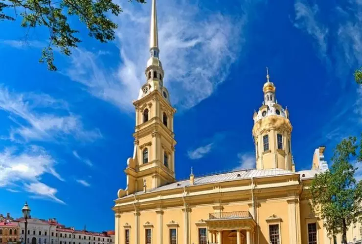 Петропавловский собор - одна из самых значимых исторических достопримечательност