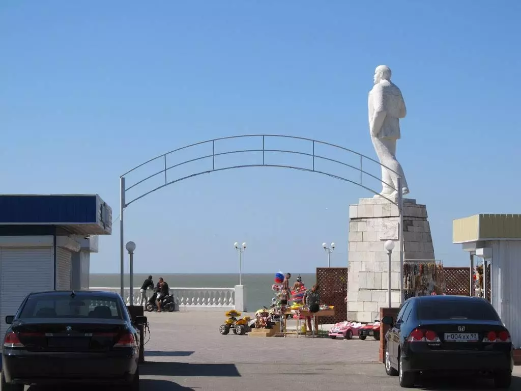 Приморско-ахтарск — спокойный городок для семейного отдыха