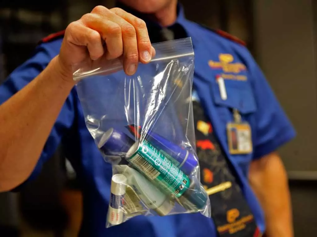 Какие лекарства можно провозить в ручной клади: правила провоза в самолете