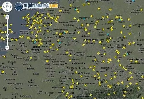 Сколько самолетов в небе сейчас в мире