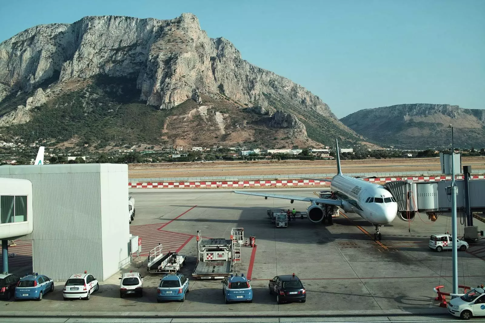 Сицилия аэропорт: список названий международных сицилийских авиалиний