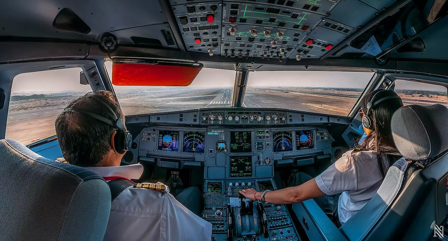 Как управлять самолетом: основы пилотирования для начинающих