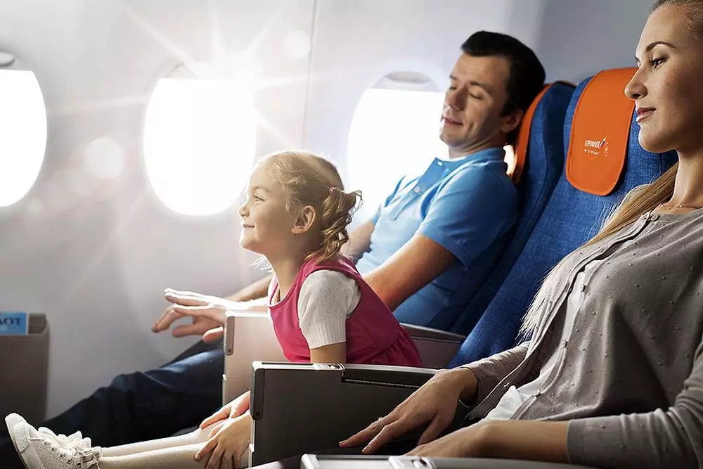 Как отправить ребенка одного самолетом