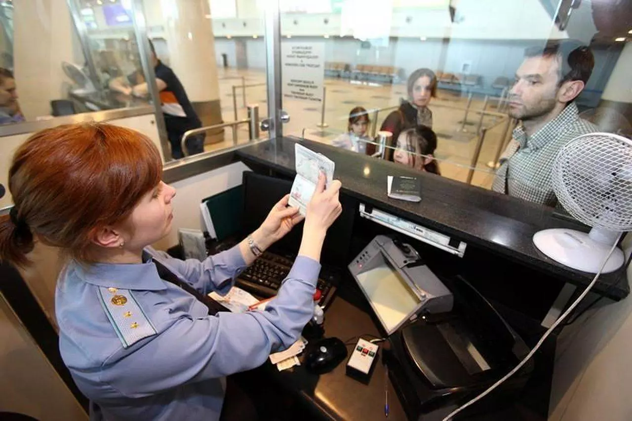 Прохождение паспортного контроля в аэропорту