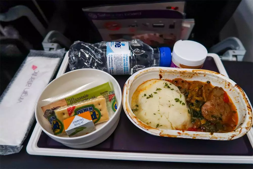 Почему в самолете перестают кормить своих пассажиров: список перевозчиков, которые не кормят пассажиров