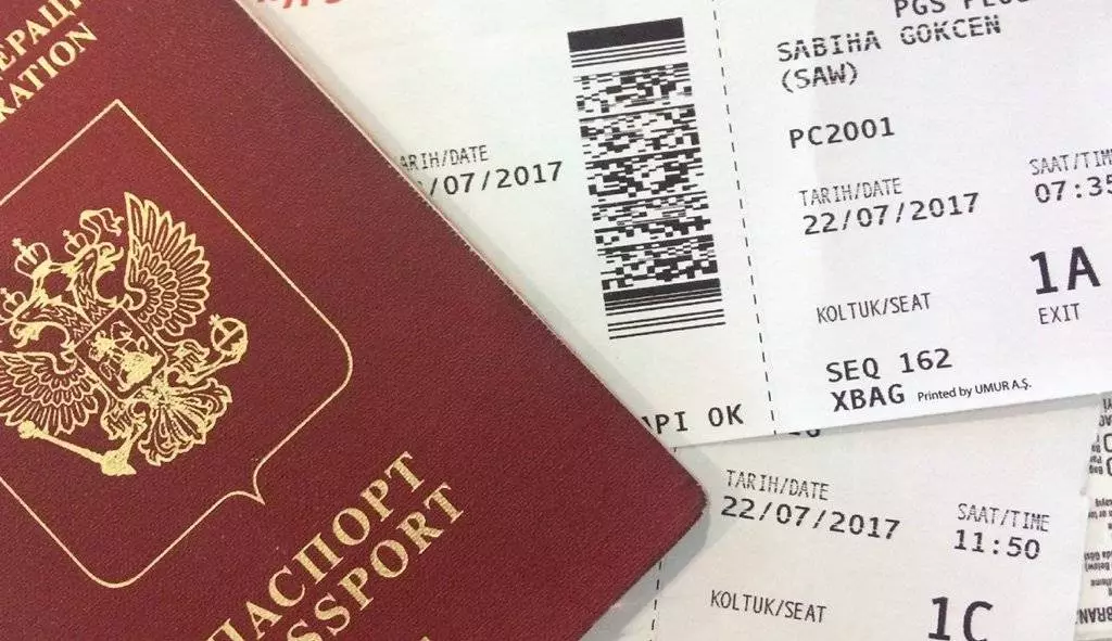 Важный документ: как лететь в 14 лет без паспорта