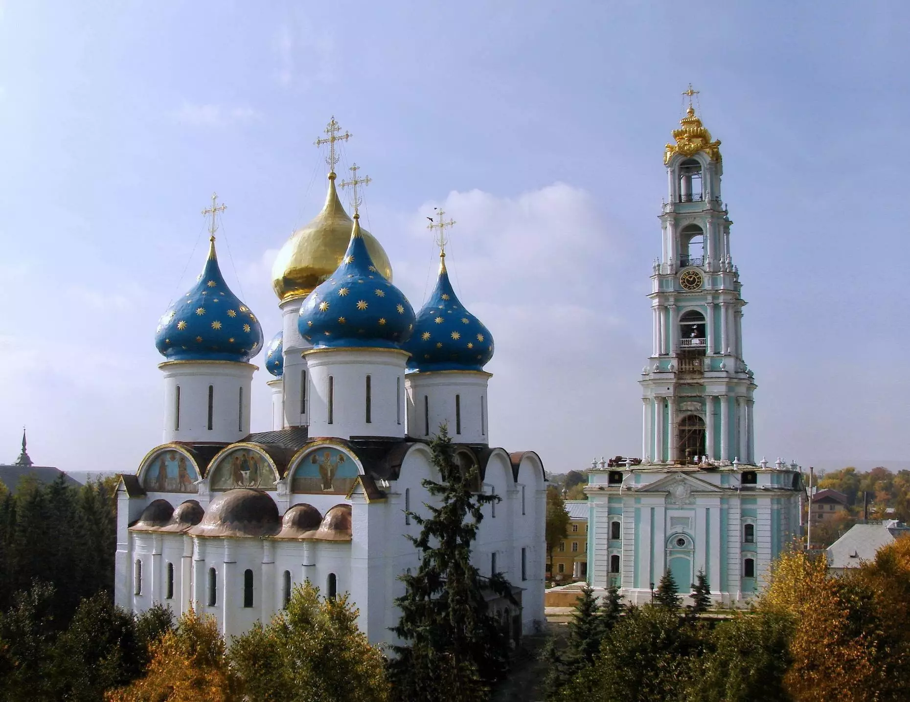 Троице-сергиева лавра: монастырь сергия радонежского