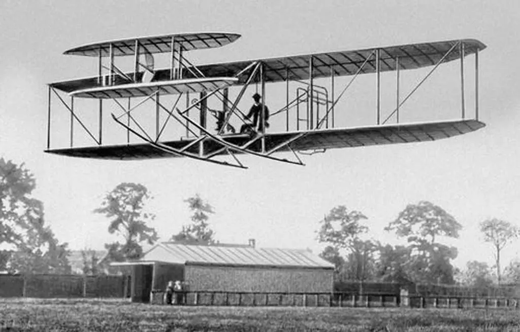 Братья райт совершили первый в мире полет на самолете «флайер» - александр вансю