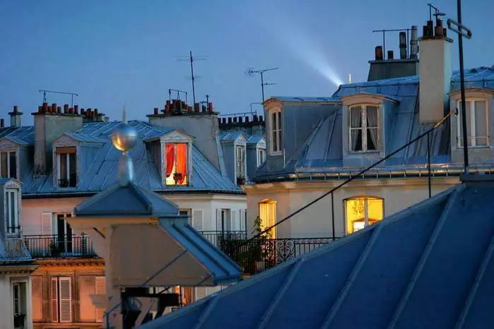 На парижских крышах — пасеки. крыши нотр-дама, оперы гарнье, отелей…
