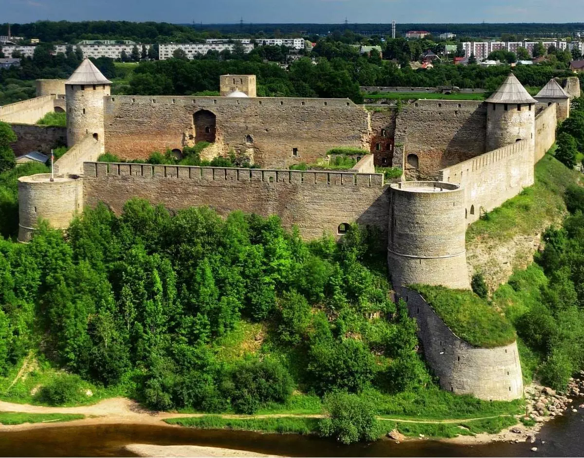 Ивангород: парусинка, крепость, граница с эстонией