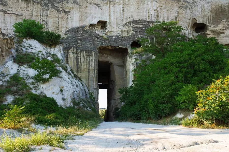 Инкерманский свято-климентовский пещерный мужской монастырь