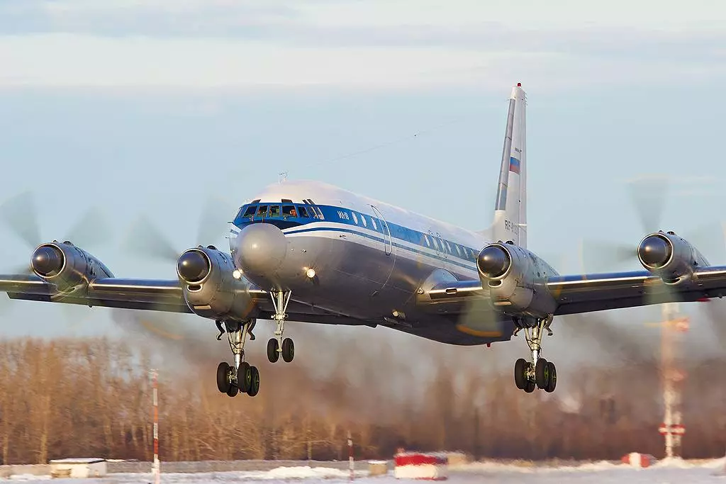 Ил-18 самолет, пассажирский самолет ил-18, самолет ссср