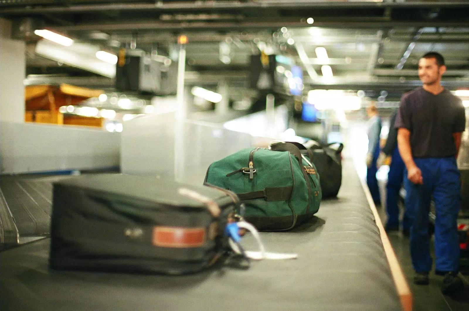 Утеря багажа в аэропорту: что делать, если потерялся чемодан, как получить компенсацию, как уберечь свои вещи