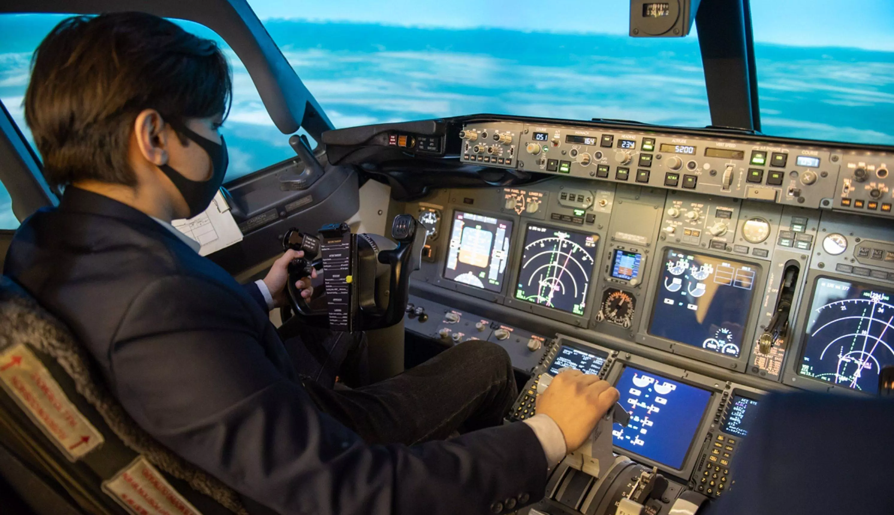 Пилот - профессия: военный летчик, обучение на пилота гражданской авиации