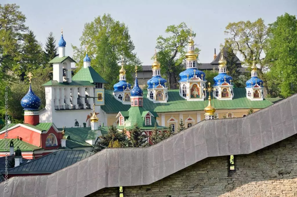 Псково-печерский монастырь: часы работы, расписание богослужений, адрес и фото