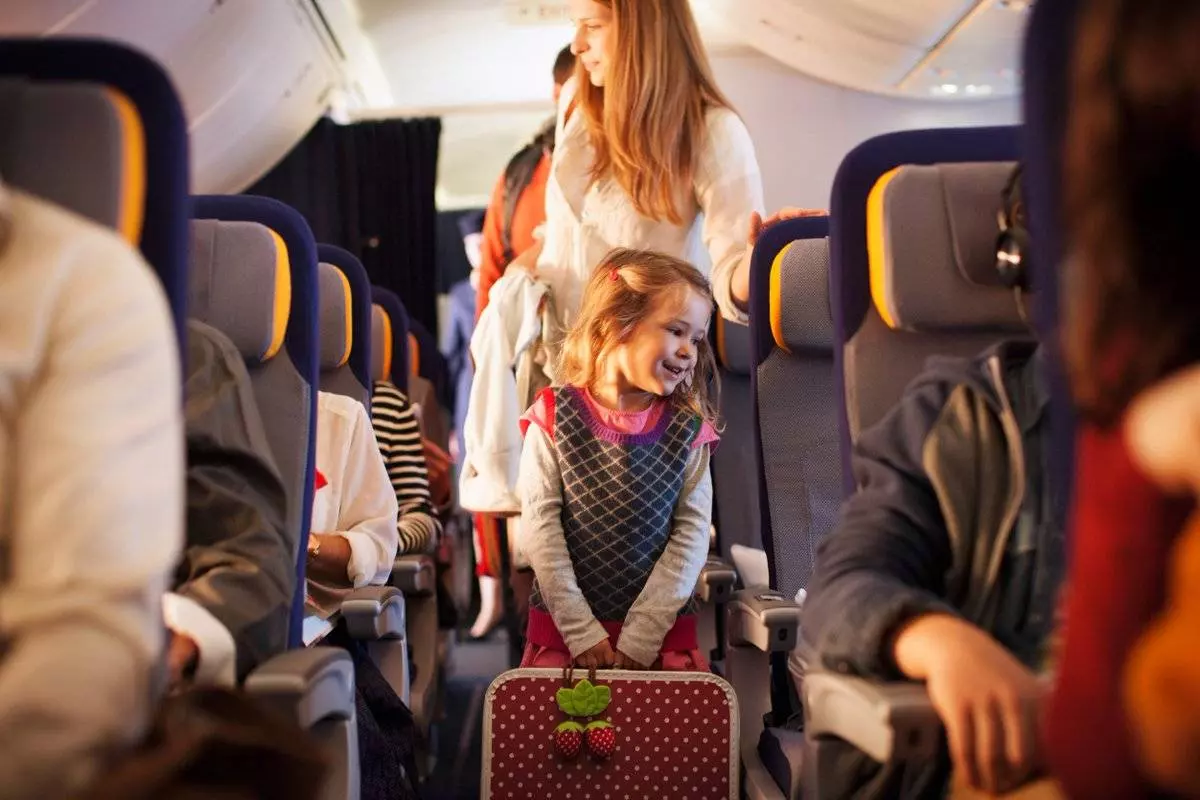 Правила и особенности перевозки детей в самолете