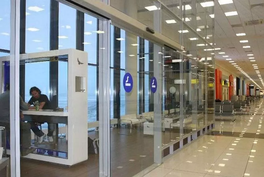 Зона iqos в шереметьево терминал d, f и b: можно ли курить в аэропорту