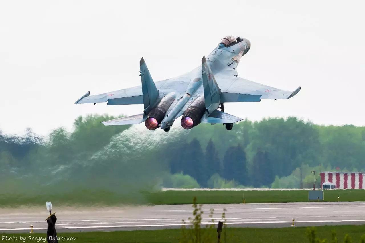 «странные эти русские: су-35 — истребитель 5-го поколения, а они соглашаются на 4++, теряя миллиарды»