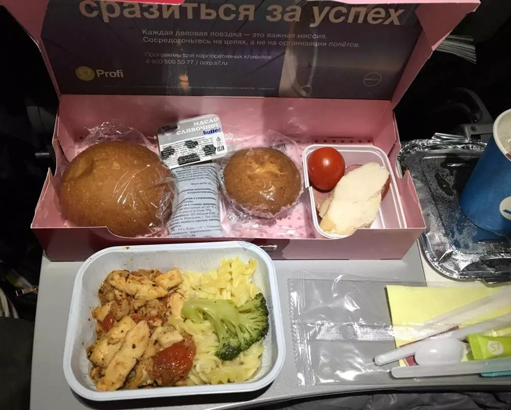 Сели – поели. еда в самолёте: сколько стоит, что можно брать, лайфхаки для путешествий