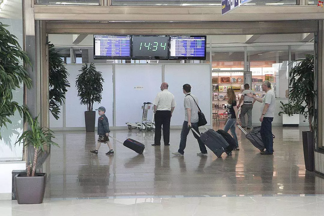 Сколько стоит оставить багаж в аэропорту барселоны | авиакомпании и авиалинии россии и мира