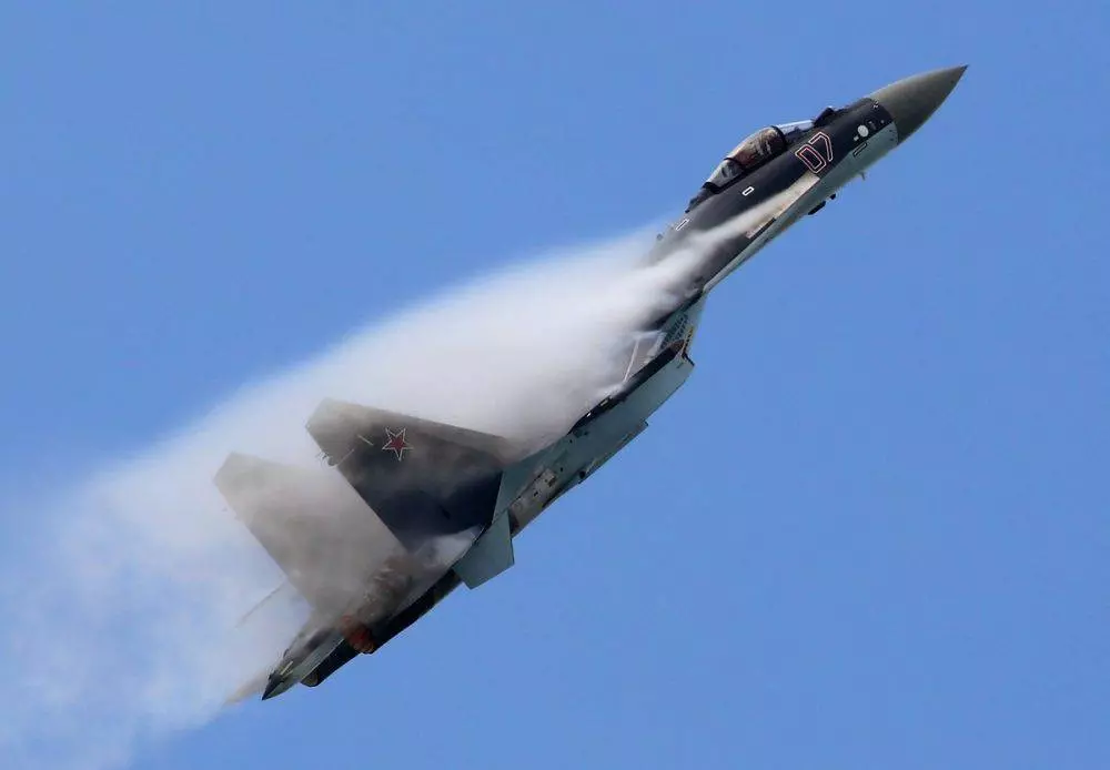 Вертикальный взлет Су-35