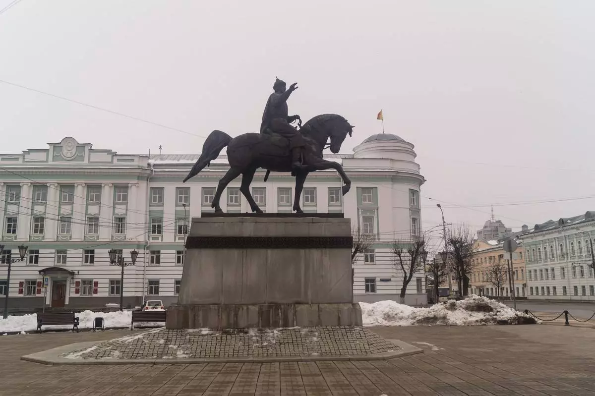 Советская площадь в твери и памятник князю михаилу тверскому