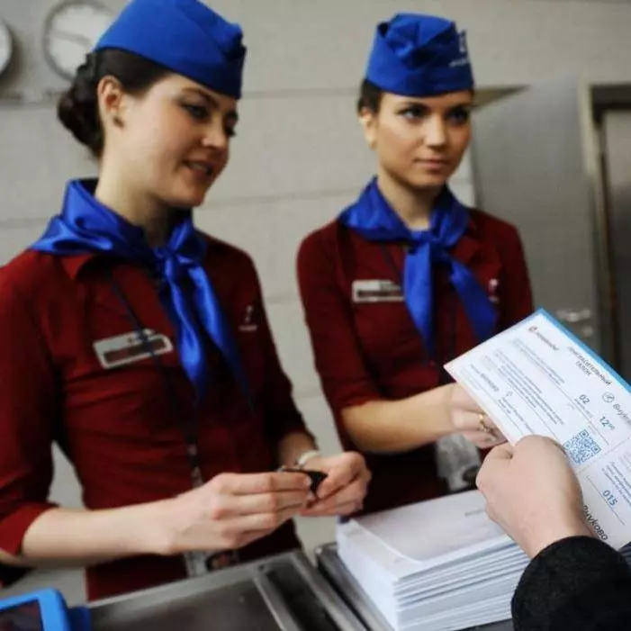 Зарплаты в аэропорту в 2020 году, сколько зарабатывают грузчики и диспетчеры, как устроиться на работу в аэропорт
