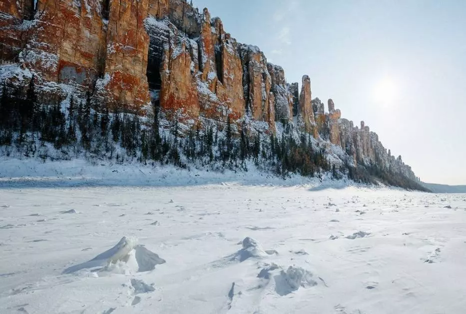 Российский фотограф показал, как живут люди в холоднейшей якутии. зимой они готовят лёд!