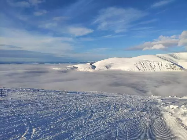 Хибины горнолыжный курорт- сезон катания в горах и погодные особенности: +фото и видео