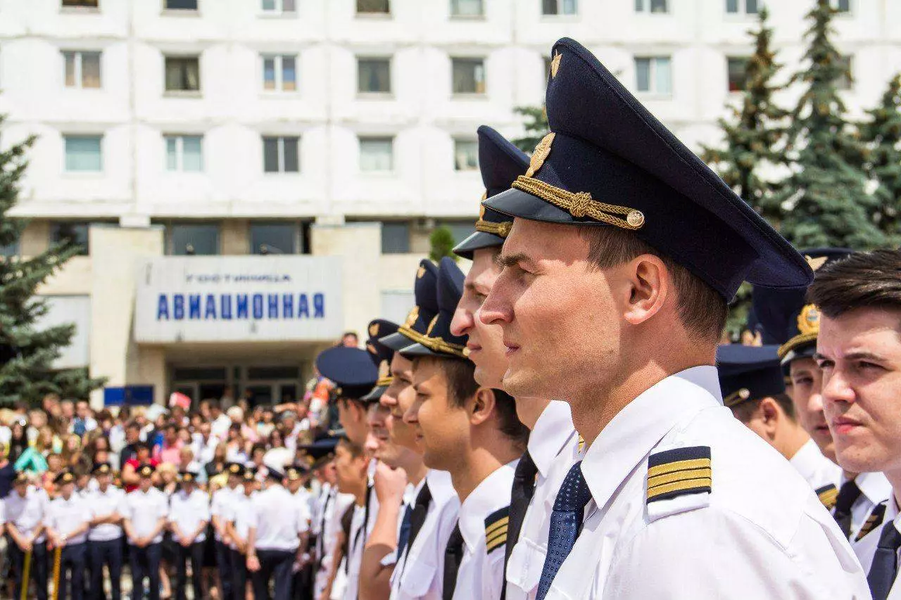 Как стать пилотом гражданской авиации: что нужно, чтобы работать военным, гражданским, линейным, коммерческим летчиком в россии девушке, женщине, мужчине, необходимое образование в москве