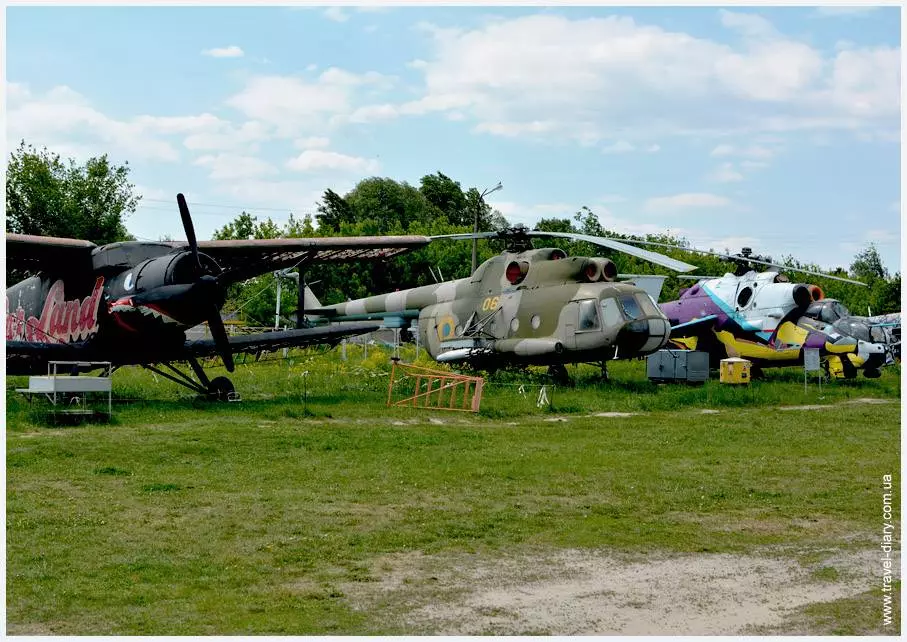 Государственный музей авиации украинысодержание а также самолет на дисплее [ править ]