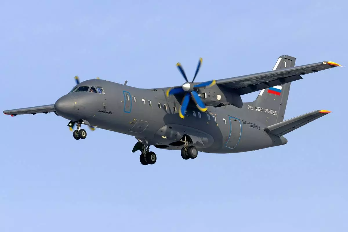 Ан-140 - турбовинтовой пассажирский самолёт
ан-140 - турбовинтовой пассажирский самолёт