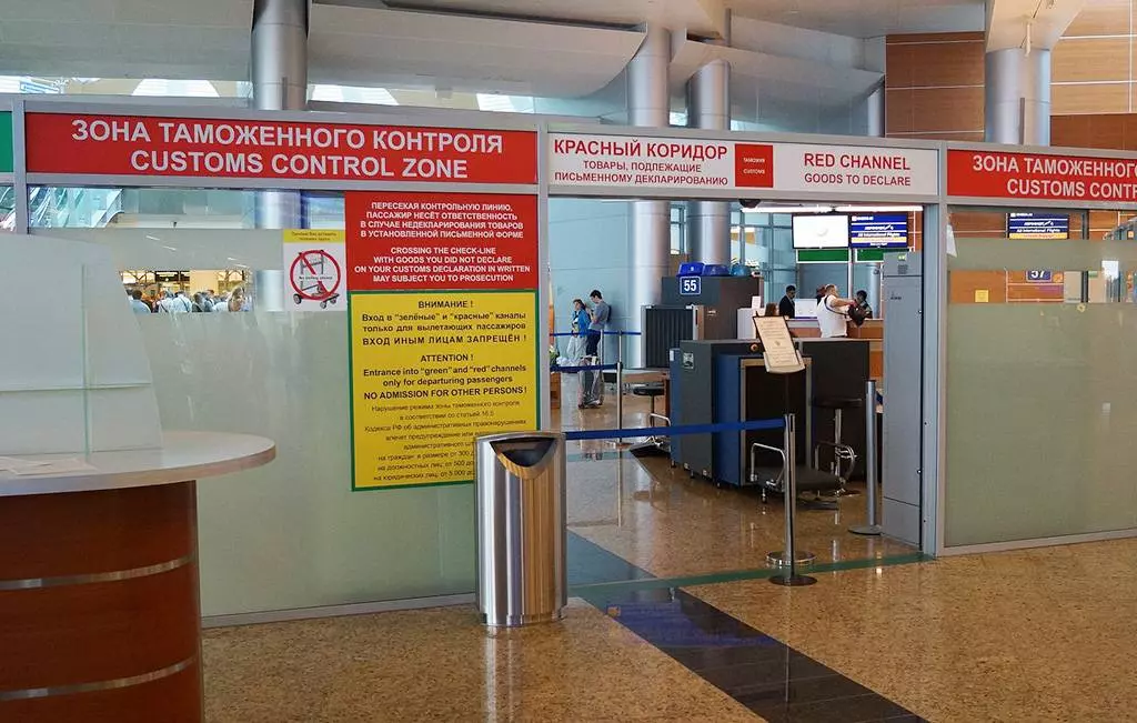 О паспортном контроле в аэропорту: что проверяют, как проходит