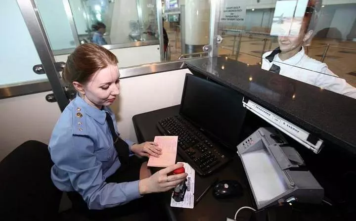 Паспортный и таможенный контроль в аэропорту: прохождение пограничного контроля, что проверяют