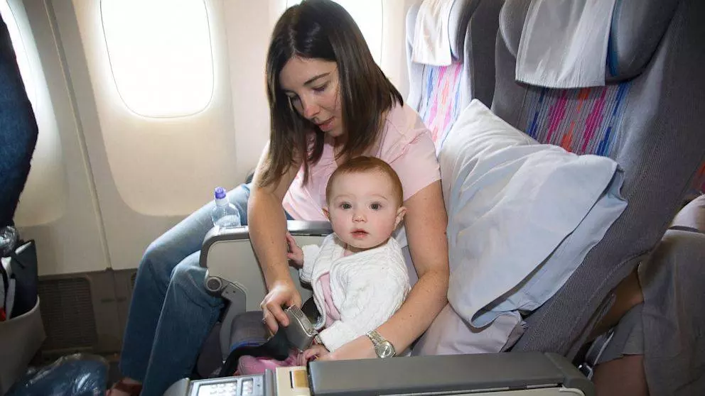 Детский билет на самолет: до какого возраста?