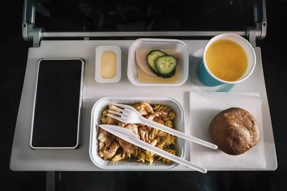 Что можно взять с собой в самолет из еды - даем ответы на вечный вопрос