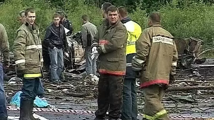 ???? крушение самолета в тульской области, 2004 год и мемориал среди полей
