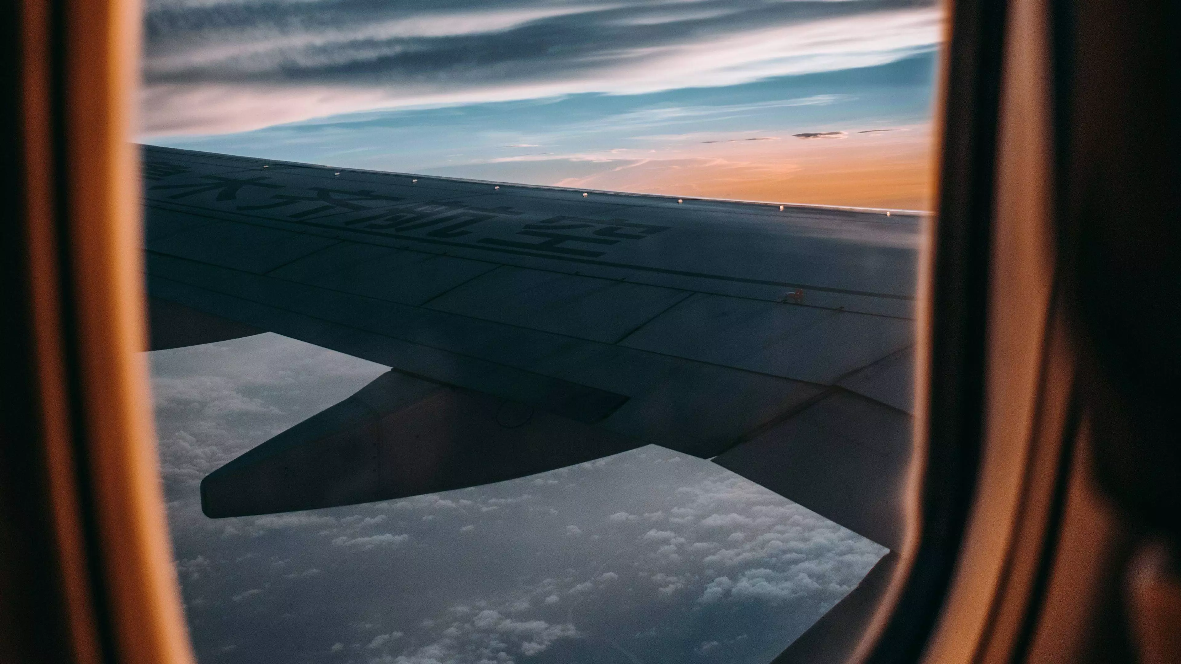 Вид из самолета: из кабины пилота и окна (иллюминатора) — видео и фото