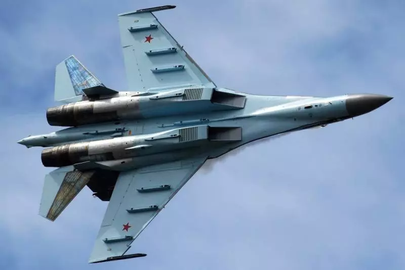 Вертикальный взлет Су-35