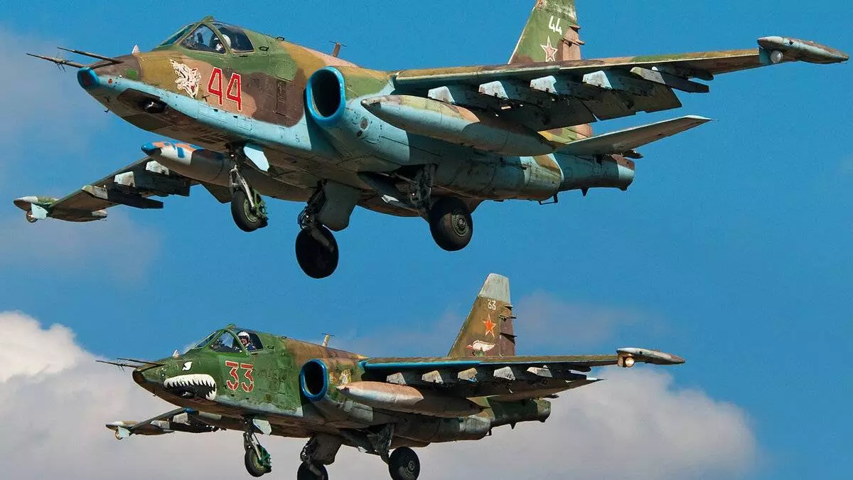 Су-25 грач самолет штурмовик, технические характеристики ттх и боевое применение российского истребителя, обзор высоты и скорости полета